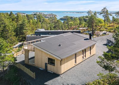 Ny og stor hytte i Robersvik, med 4 soverom og 2 bad nær sjøen og båthavn